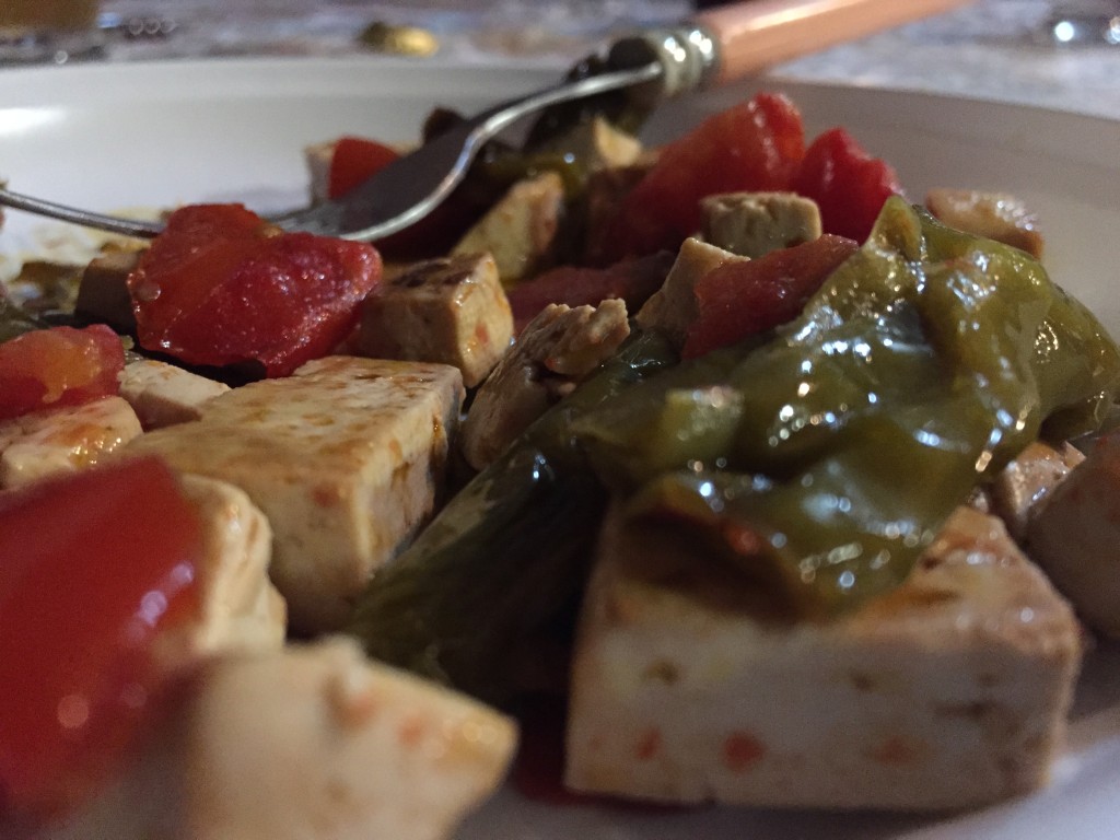 ricetta: tofu e friggitelli al pomodoro