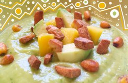 La vellutata estiva di mango, avocado e basilico, il piatto freddo e veloce da preparare